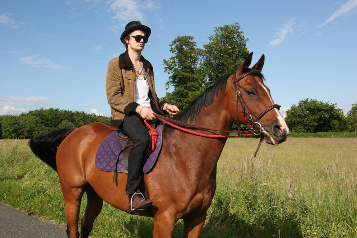 A Day at Pete Doherty's House / Wiltshire / on the horse