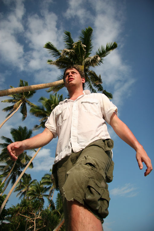 Shipwrecked on a desert island / fiji / lost