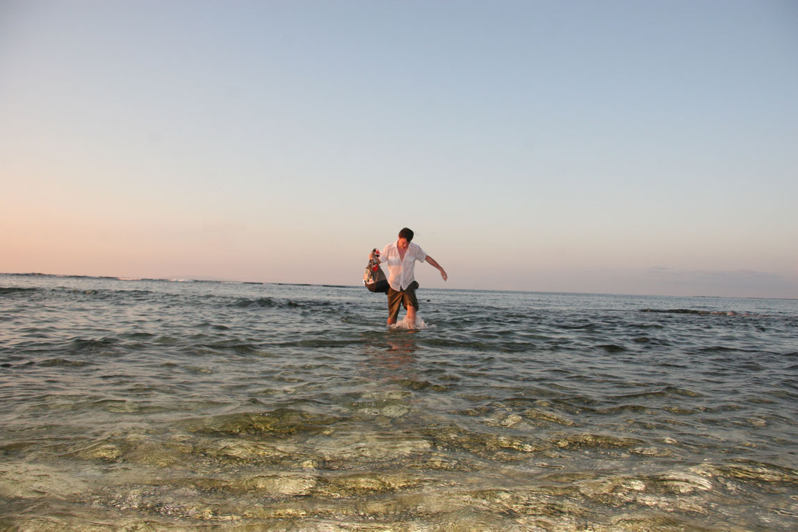 Shipwrecked on a desert island / fiji / passport, tickets...