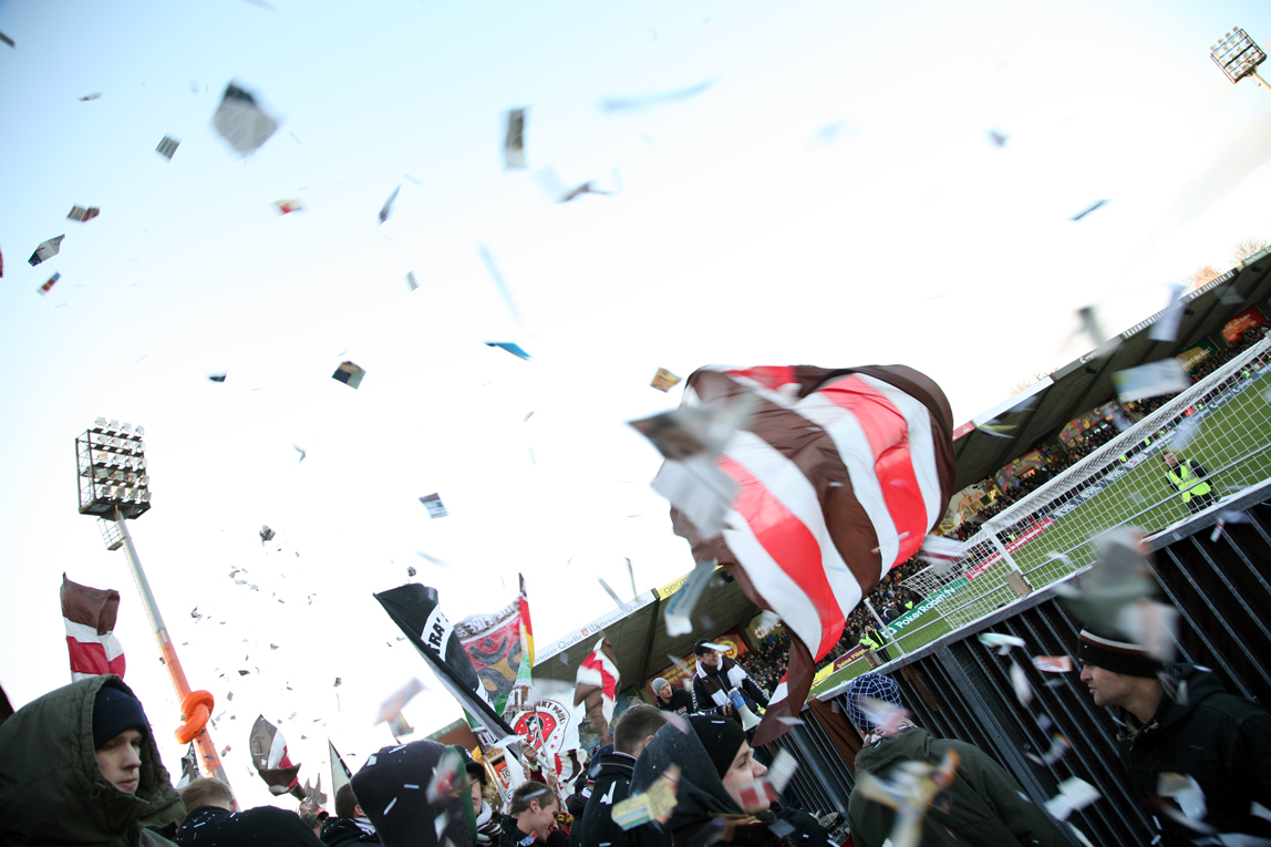 St Pauli FC Fans / Hamburg / in at the deep end